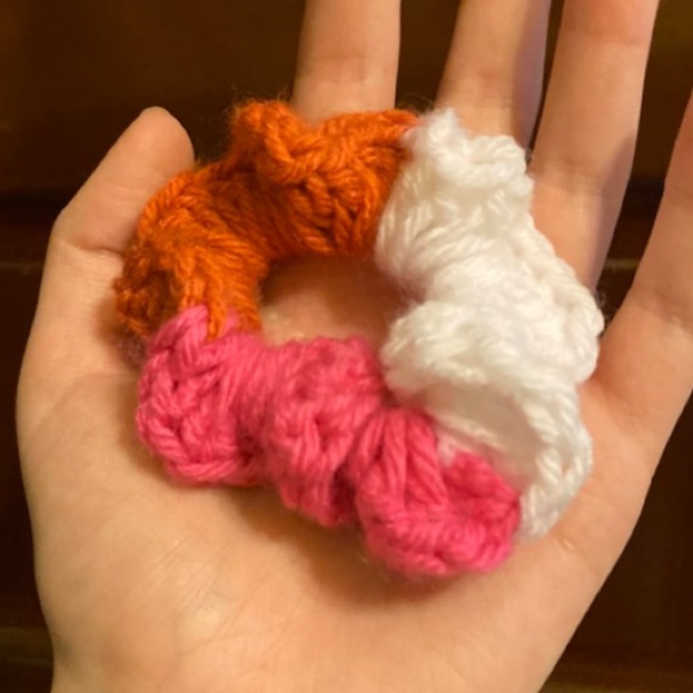 crocheted sunset lesbian flag scrunchie